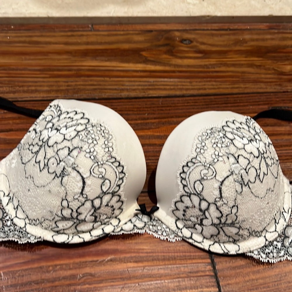 Victoria’s Secret white dream Angels push-up bra 34C